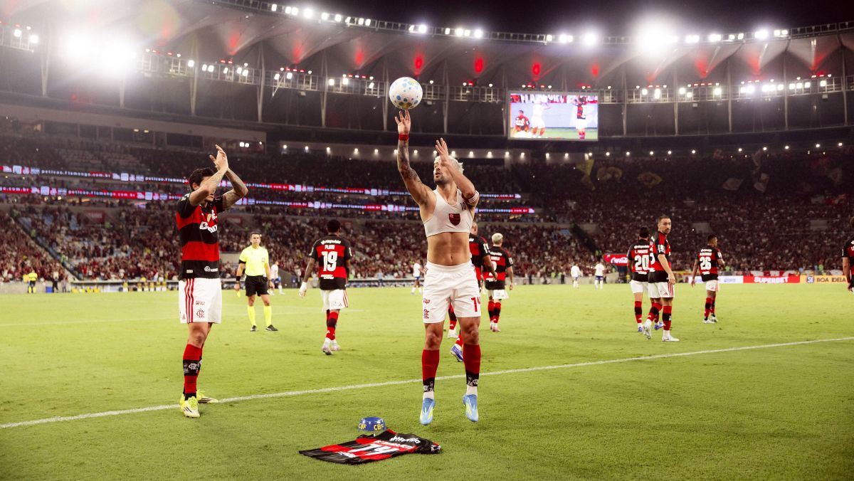 Arrascaeta chega à marca de 104 gols pelo Flamengo e homenageia Oscar