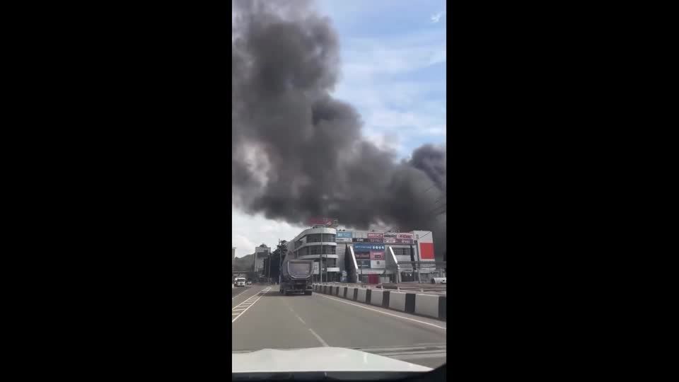 Ataque com drones ucranianos causa incêndio em refinaria na Rússia