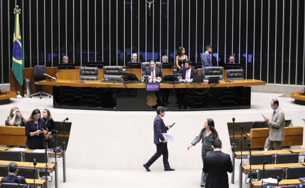 Câmara acelera rito para avançar com debate sobre fim da escala 6×1