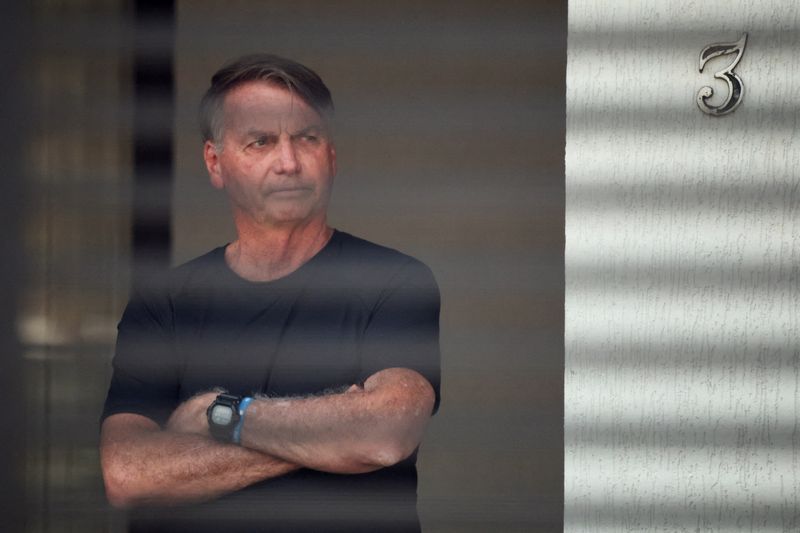 Datafolha: 59% dos brasileiros defendem prisão domiciliar de Bolsonaro