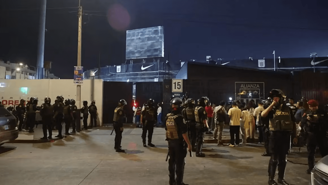 Desabamento de estrutura em estádio no Peru deixa um morto e 60 feridos