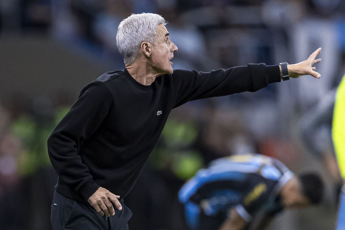 “Dificuldades superadas”, diz Luís Castro após vitória do Grêmio