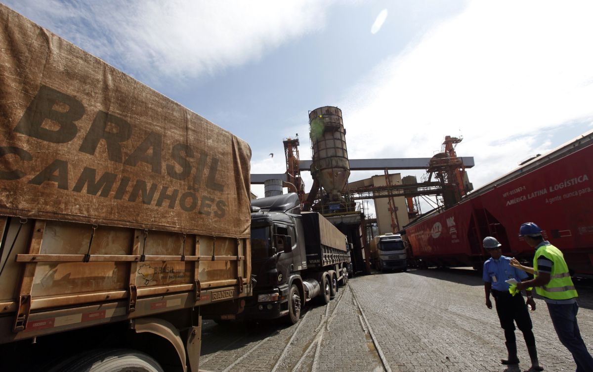 Exportações de soja fazem frete rodoviário subir até 15% em fevereiro