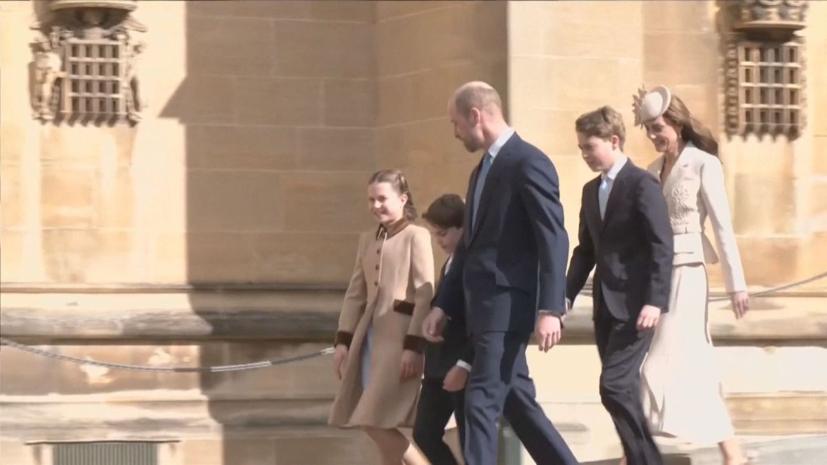 Família real participa de cerimônia de Páscoa em Windsor sem Andrew