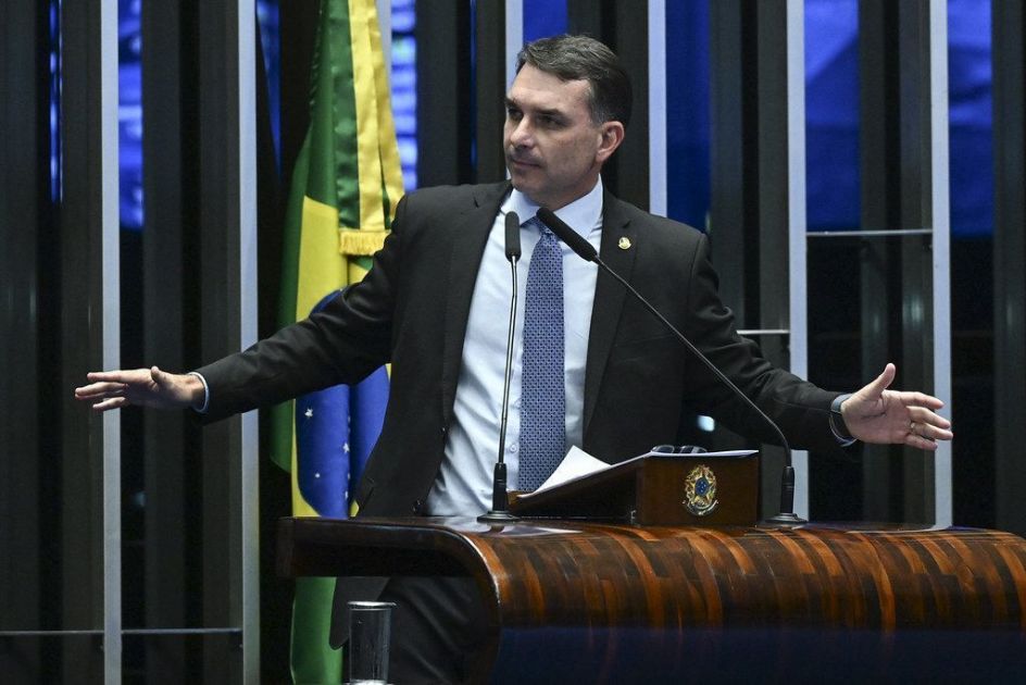 Flávio recebeu senadores para futebol e churrasco após rejeição de Messias