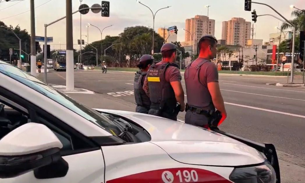 Gangue ‘quebra-vidro’: helicóptero da PM ajuda a prender suspeito; veja