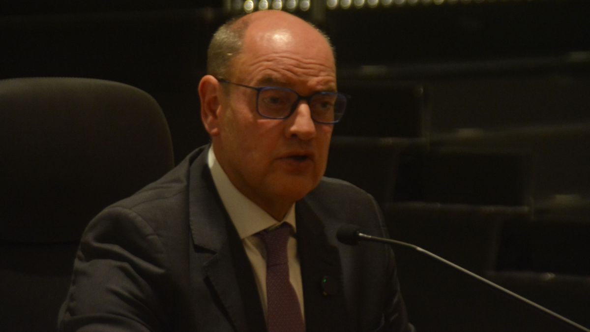 Governador interino do RJ exonera mais 94 e total em uma semana chega a 638