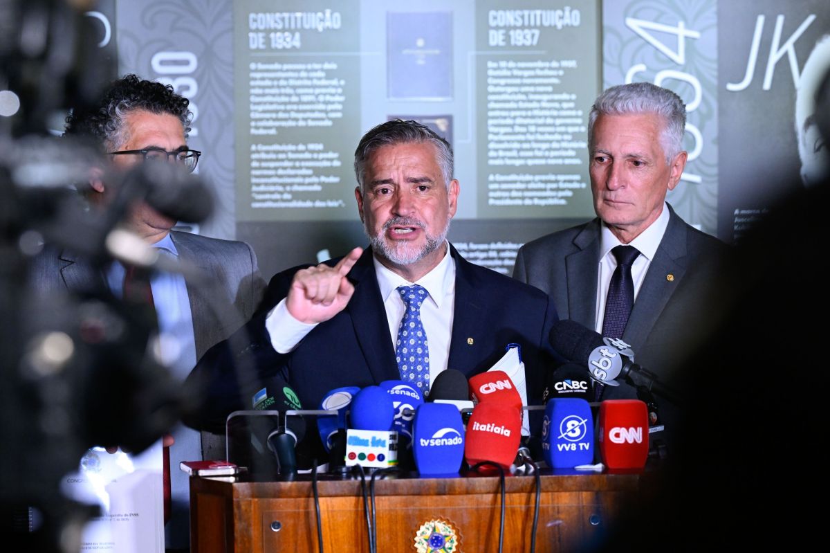 Governistas entregam a Mendonça relatório paralelo da CPMI do INSS