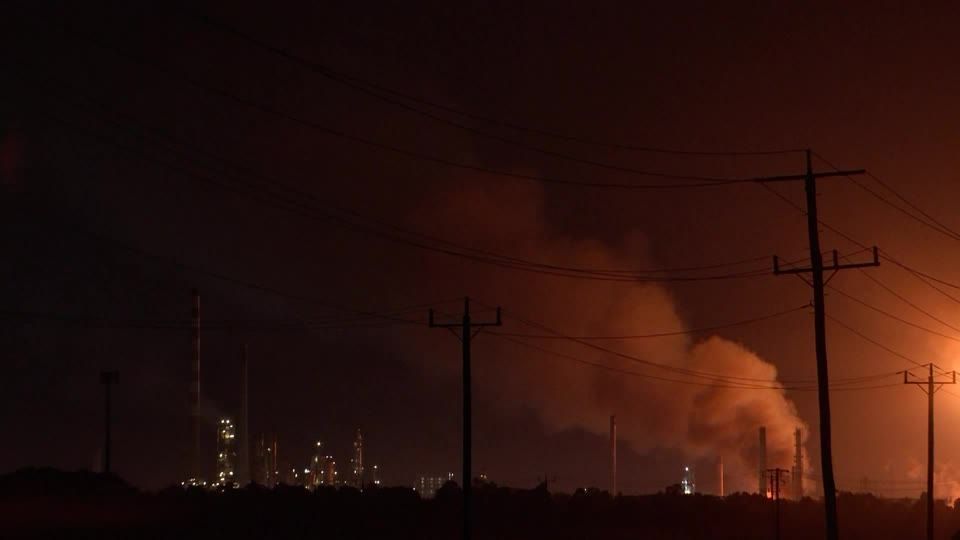 Incêndio na principal refinaria da Austrália afeta produção de gasolina