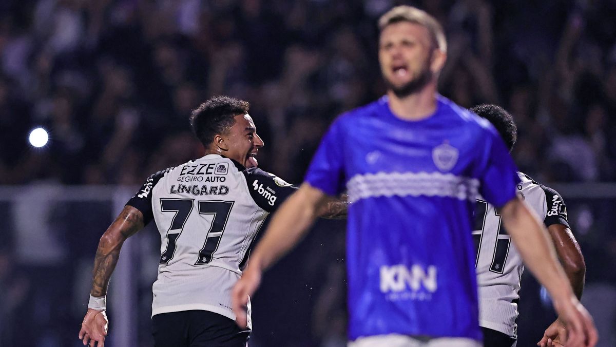 Lingard marca, e Corinthians vence o Barra-SC na Copa do Brasil