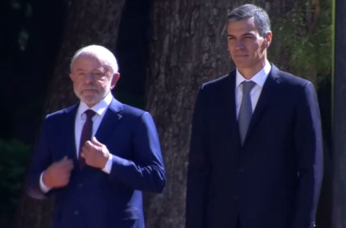 Lula é recebido por Pedro Sánchez para reunião em Barcelona