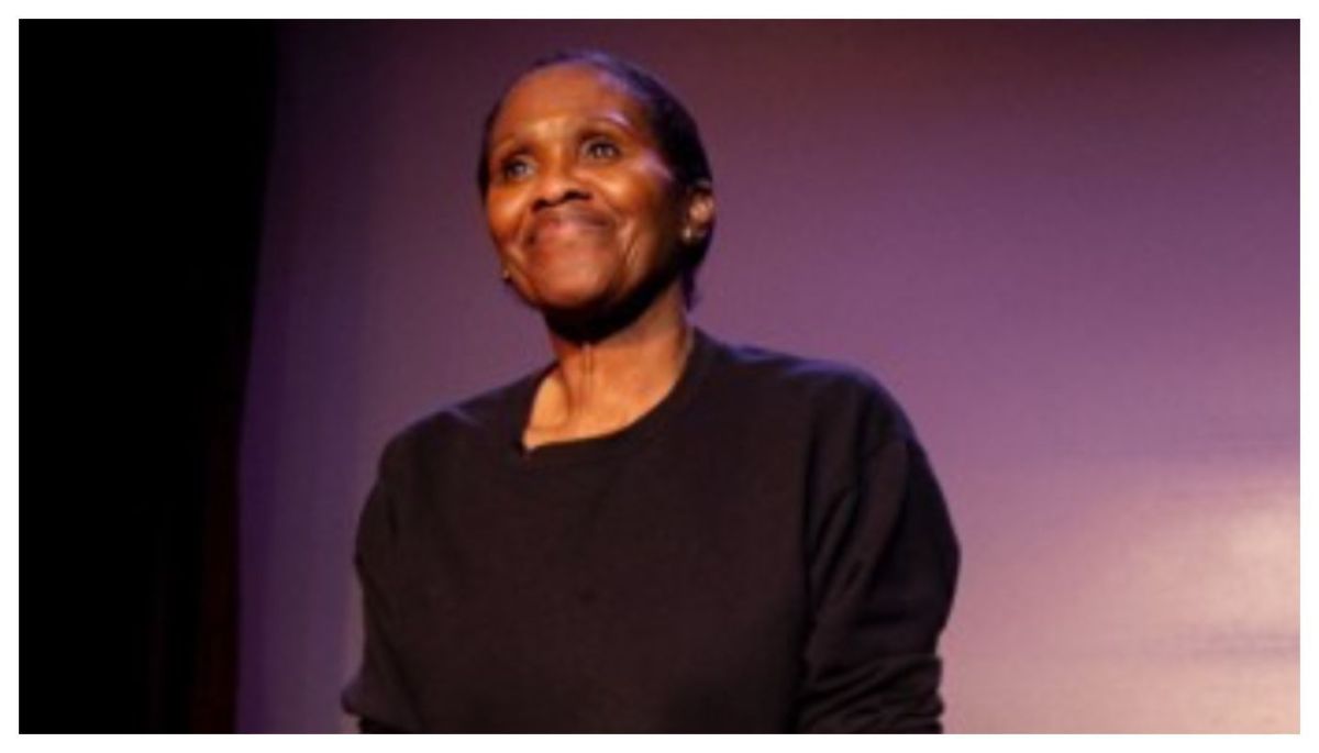 Morre Dee Freeman, atriz de “Dexter”, aos 66 anos