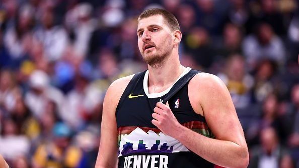 NBA: Jokic brilha, e Nuggets vencem Timberwolves na estreia nos playoffs