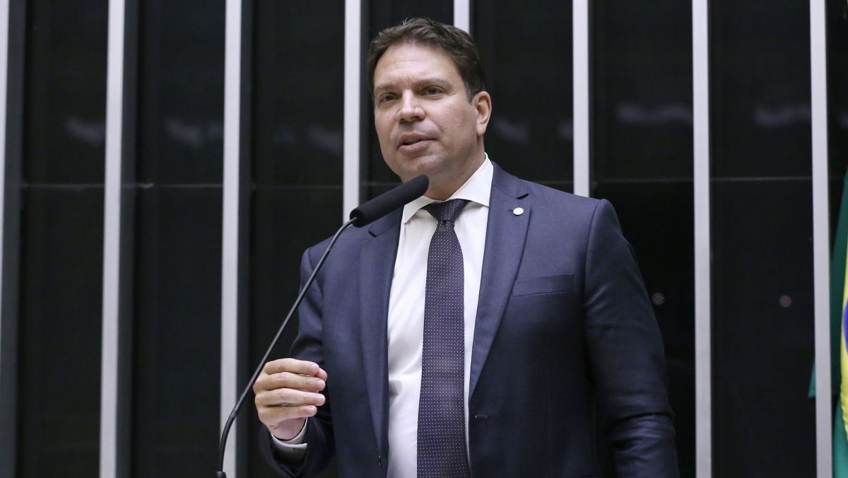 Oposição acusa STF de perseguição e pede asilo para Ramagem nos EUA