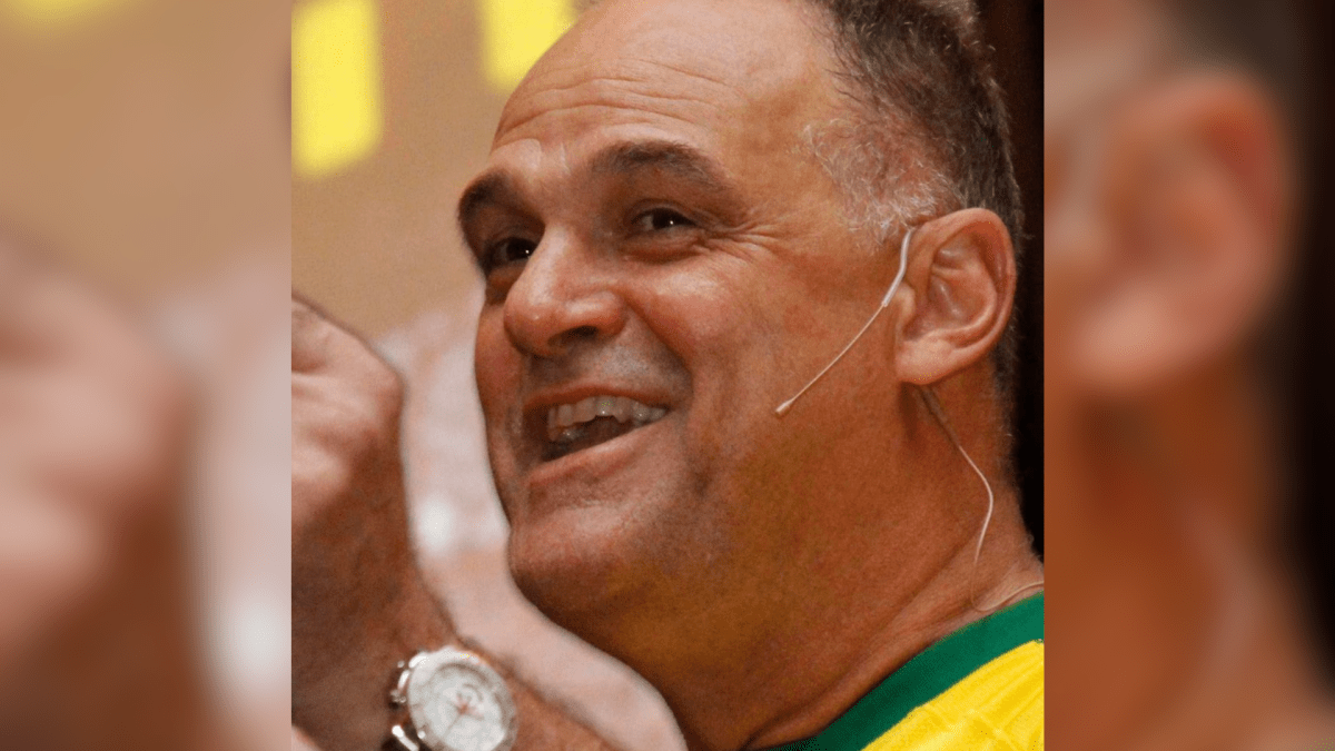 Oscar Schmidt é levado para hospital após passar mal em SP