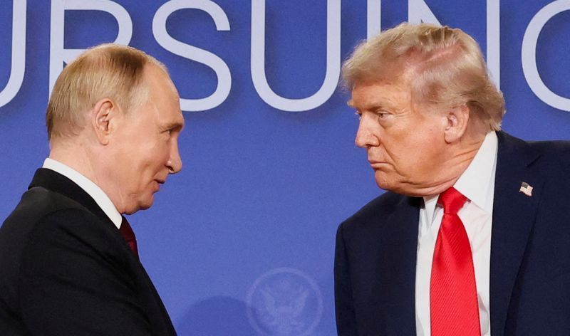 Putin e Xi Jinping querem ver Trump “se afundar” com guerra, diz professor