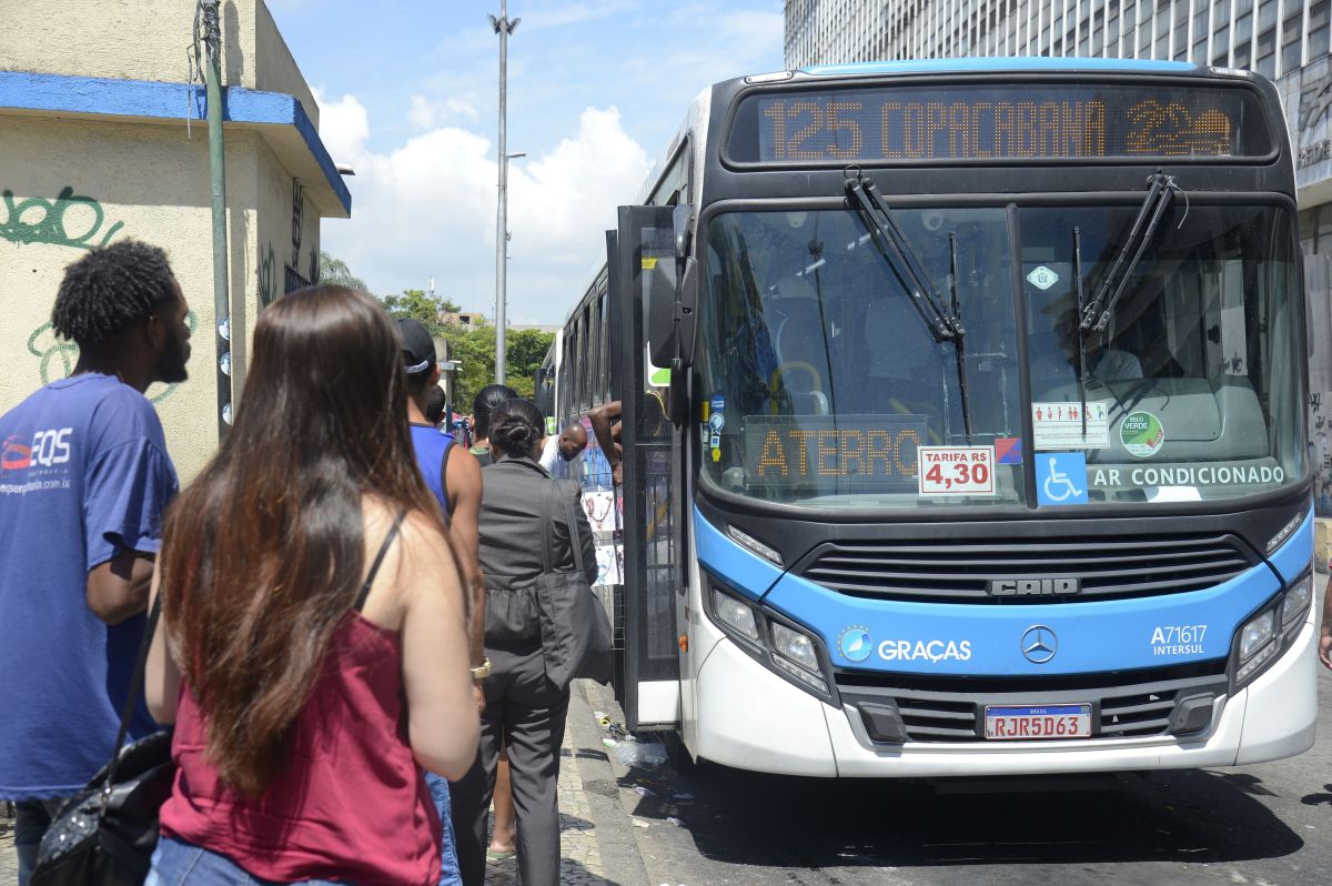 RJ aprova lei contra abuso a mulheres em transportes públicos