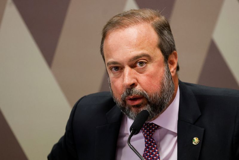 Silveira reforça atuação do governo contra preços abusivos por combustíveis
