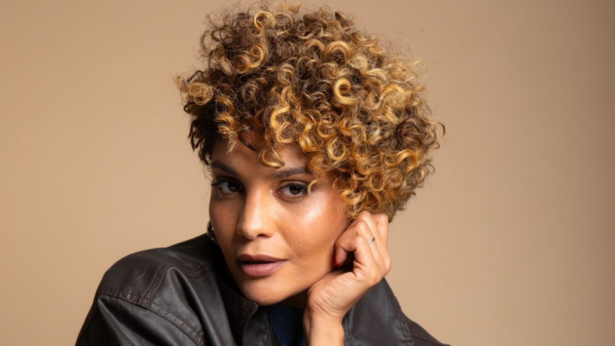 “Tentei não julgar a Lena”, revela Bárbara Reis sobre “Três Graças”