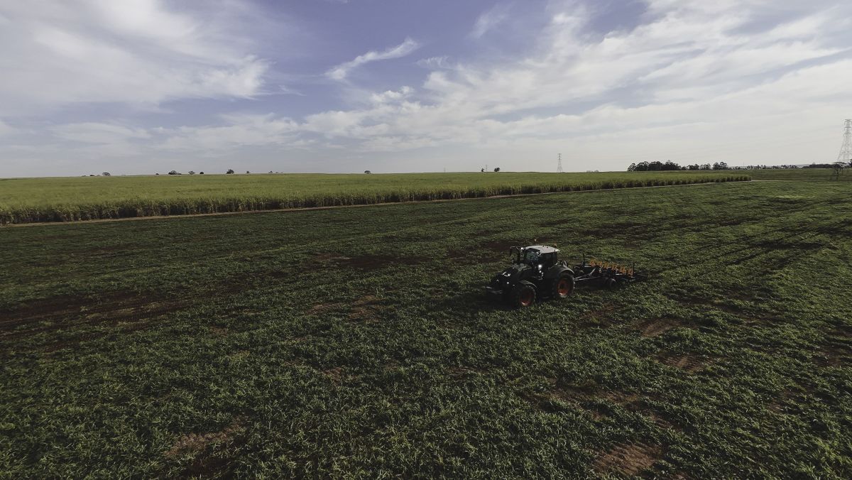 Tratores autônomos otimizam produção de cana-de-açúcar no Brasil