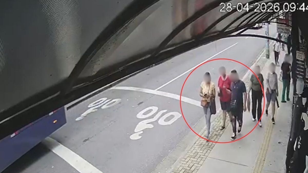 Vídeo: Idosa leva golpe de R$ 16 mil após devolver carteira “perdida” em SP