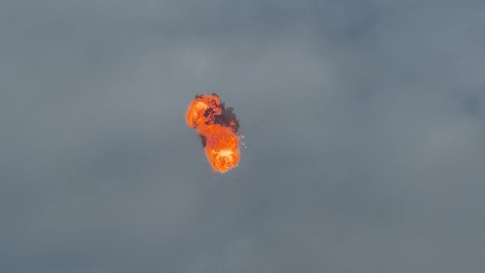 Vídeo mostra momento em que drone russo é abatido em Dnipro, na Ucrânia