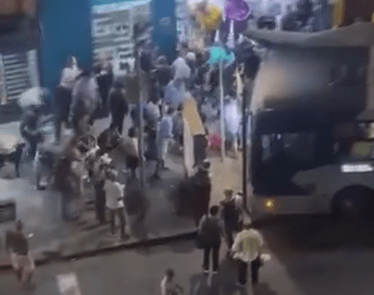Vídeo: ônibus invade ponto em Belo Horizonte, causa tumulto e deixa feridos