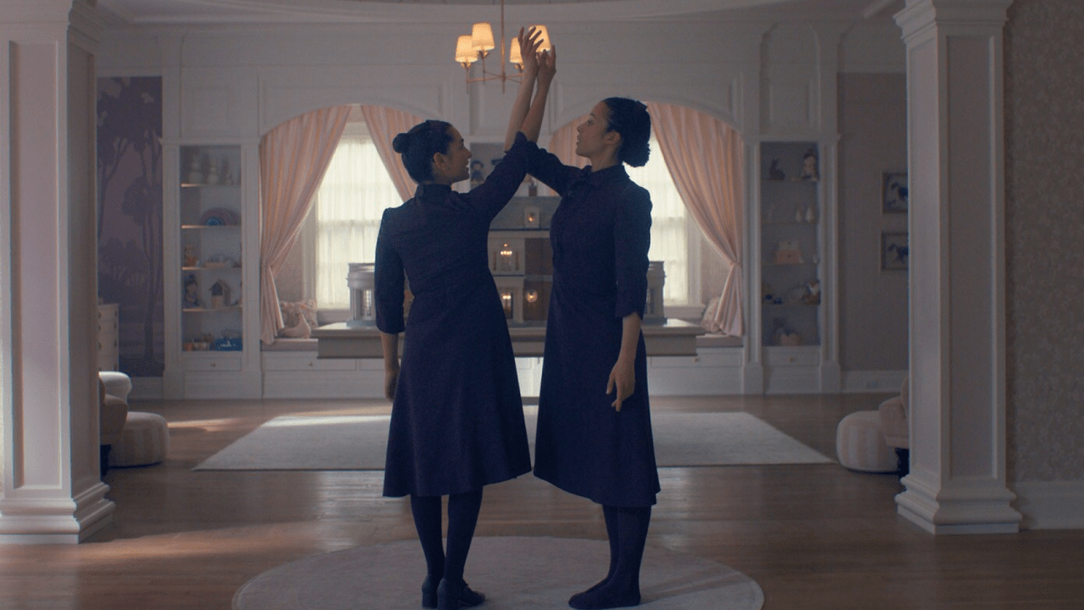 “Você precisa mudar de perspectiva”, diz roteirista sobre “Os Testamentos”