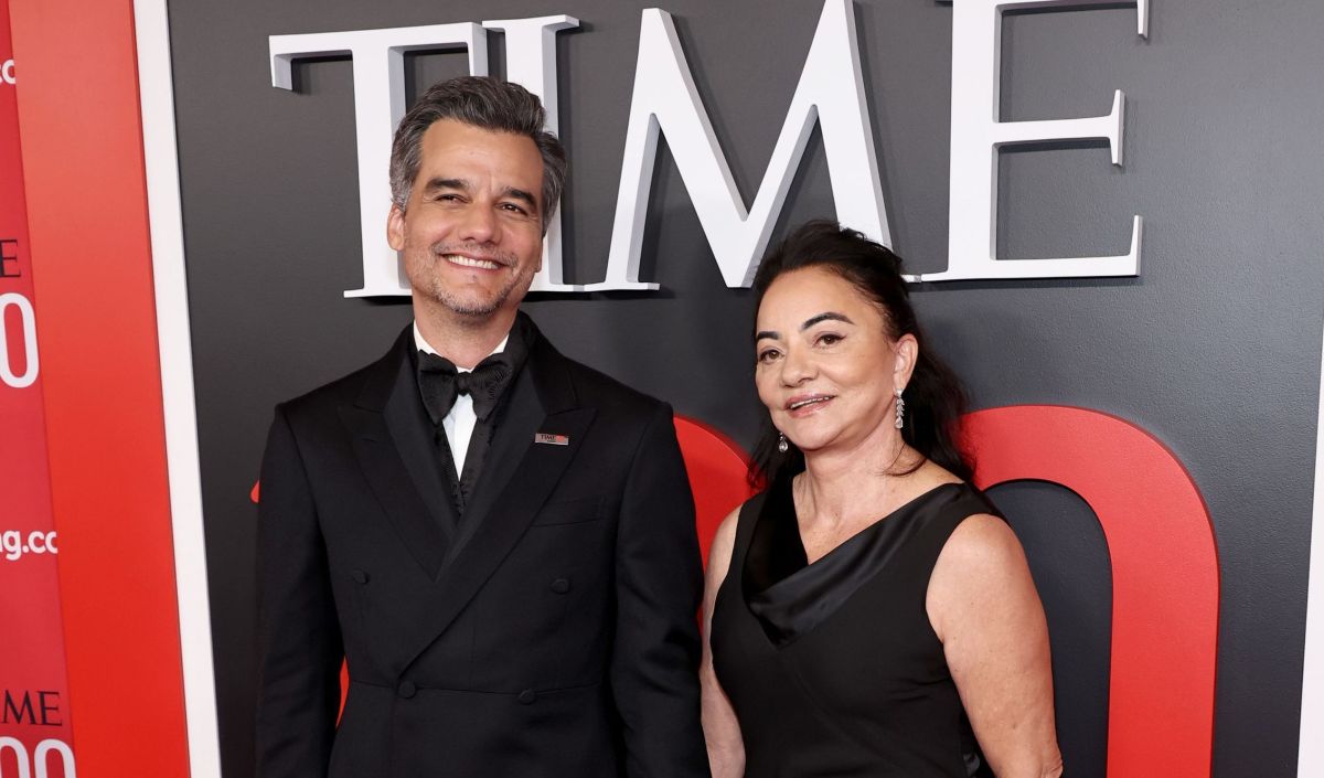 Wagner Moura leva a mãe em festa de gala em Nova York