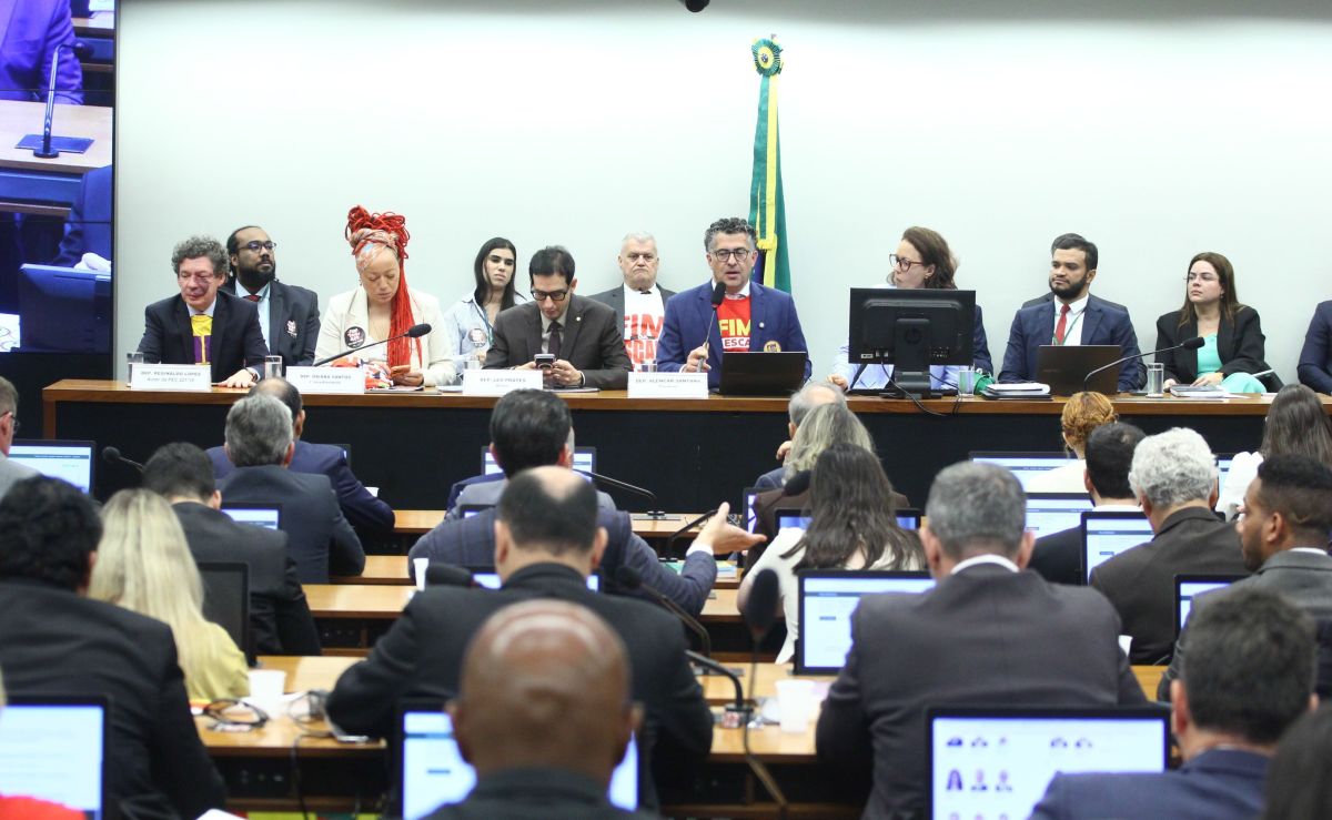 6×1: veja como cada deputado votou na comissão especial da Câmara