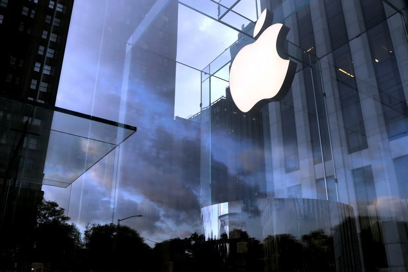 Ações da Apple saltam com resultados positivos em meio à troca de CEO