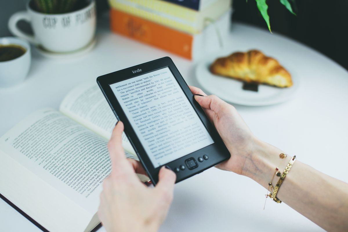 Amazon encerra atualização de software de kindles antigos e causa comoção