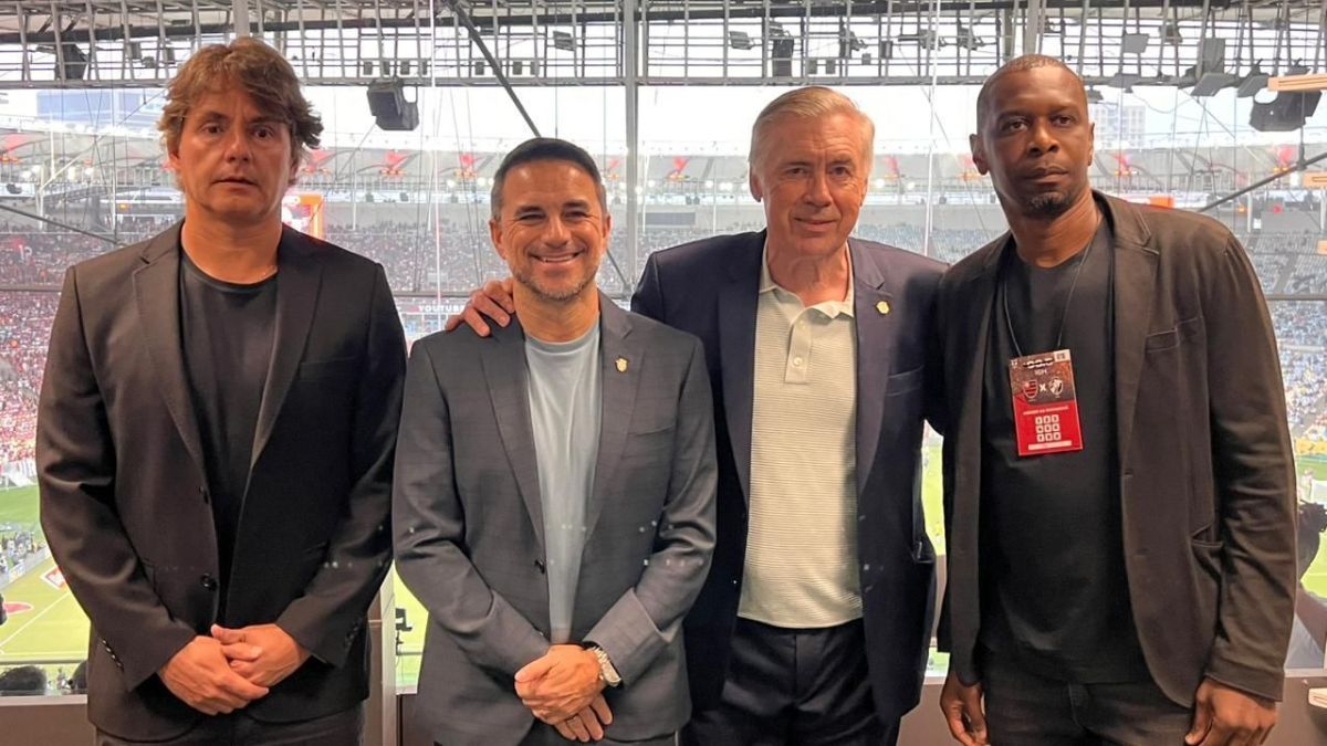 Ancelotti vai ao Maracanã e assiste a Flamengo x Vasco pelo Brasileirão