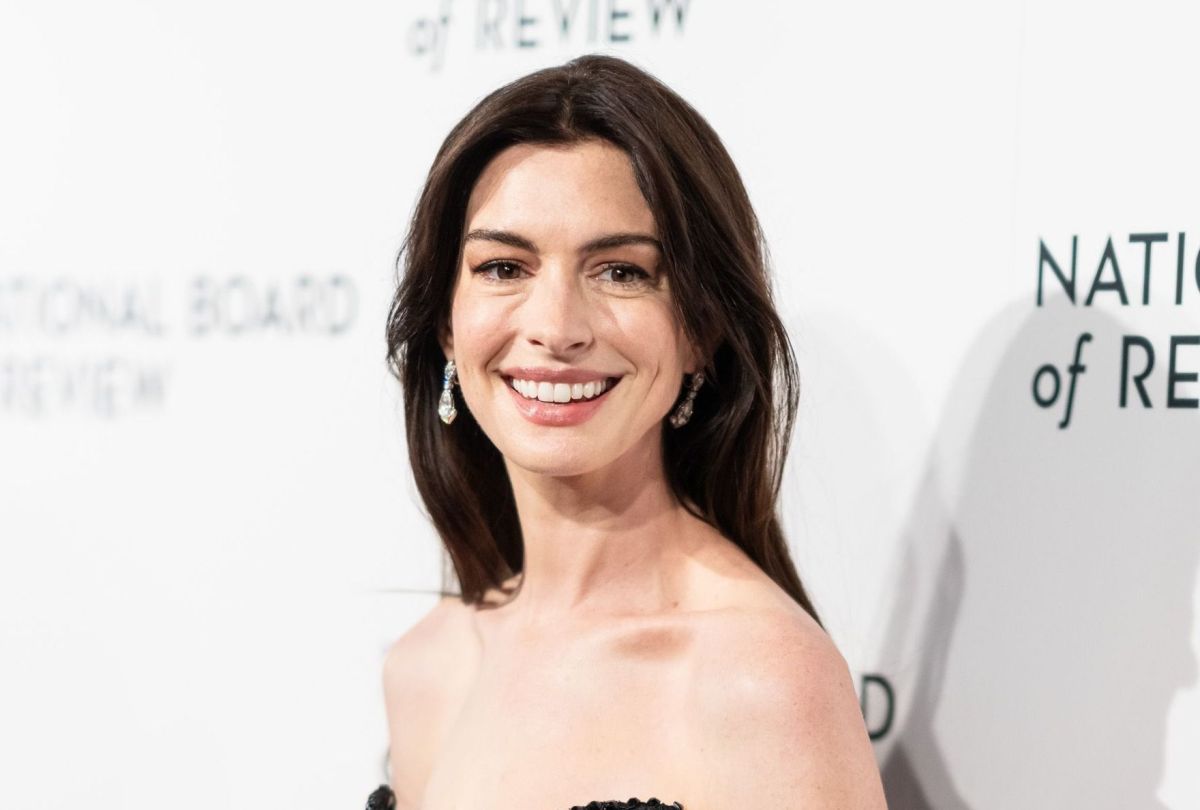 Anne Hathaway abre o jogo sobre rumores de procedimentos estéticos no rosto