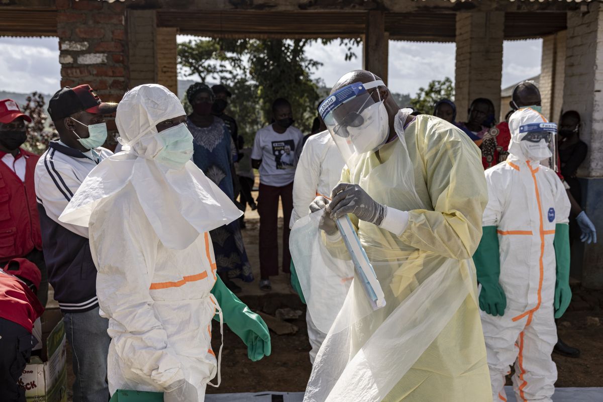 Ao menos 177 mortes podem estar ligadas ao Ebola na RD Congo, diz OMS