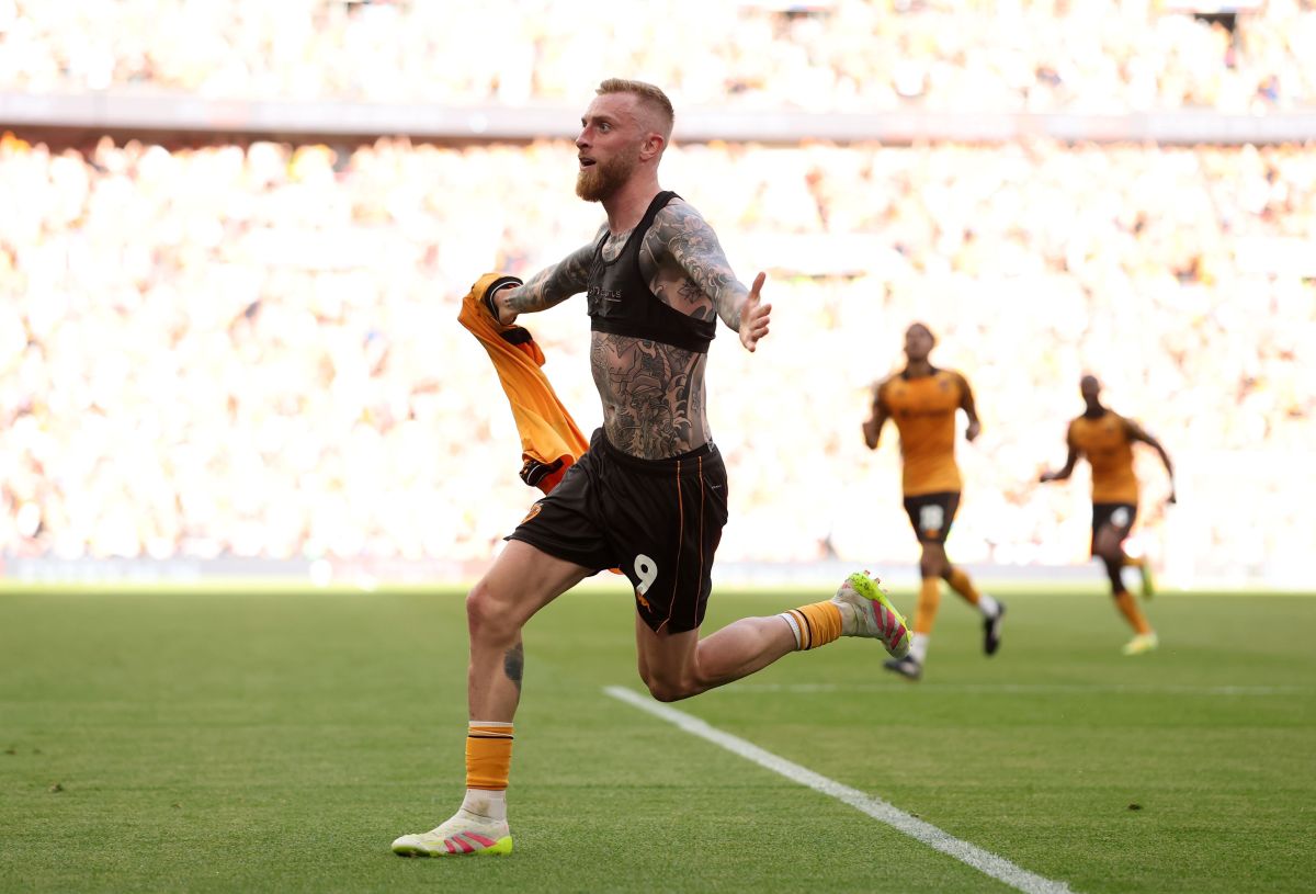 Após escândalo, Hull City vence no fim e garante o acesso à Premier League