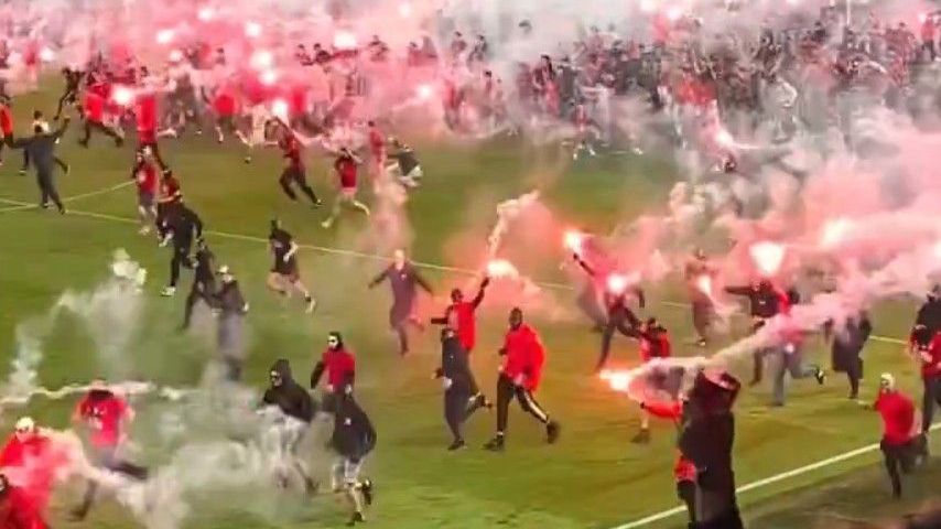 Associação Tcheca processa Slavia Praga após invasão da torcida em campo
