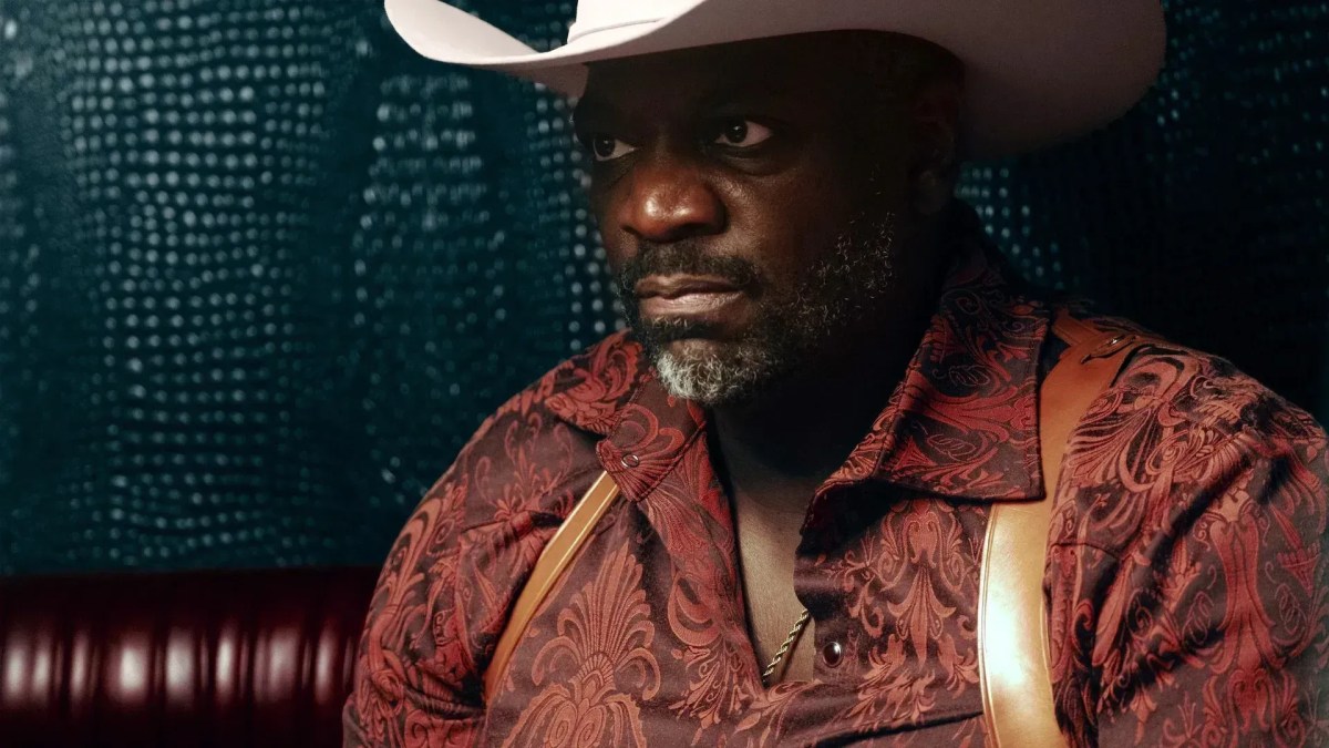 Ator treinou sotaque por nove meses para viver personagem em “Euphoria”