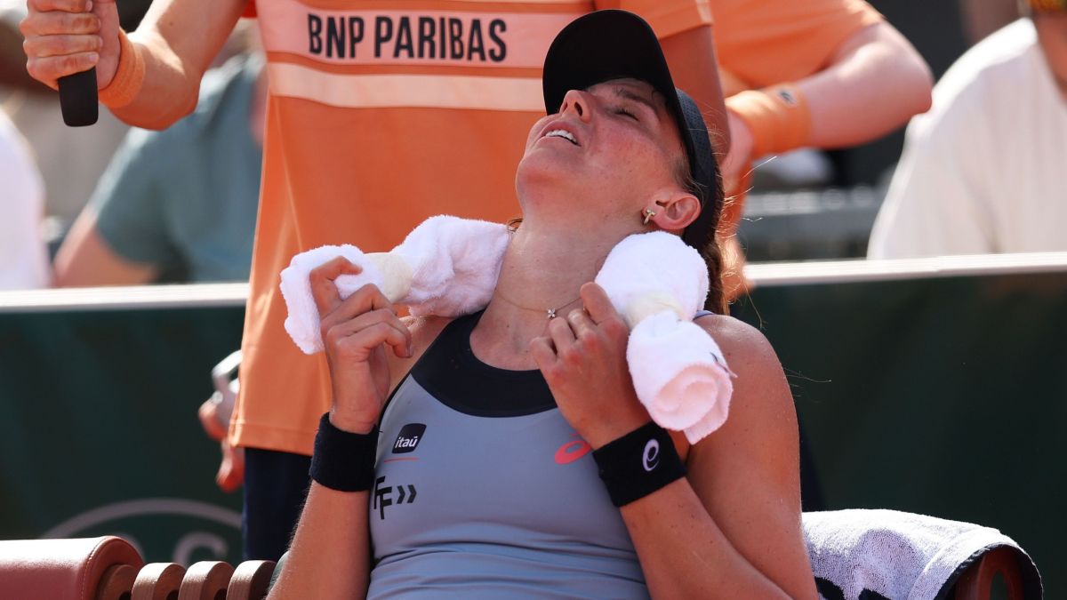 Bia Haddad leva virada de Jones e é eliminada na estreia de Roland Garros