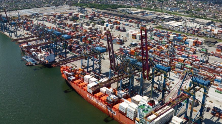 Brasil tem superávit de US$ 10,5 bilhões na balança comercial de abril