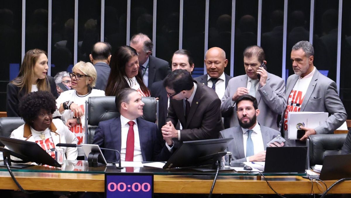 Centrão vê Hugo fortalecido após aprovação do fim da 6×1 na Câmara