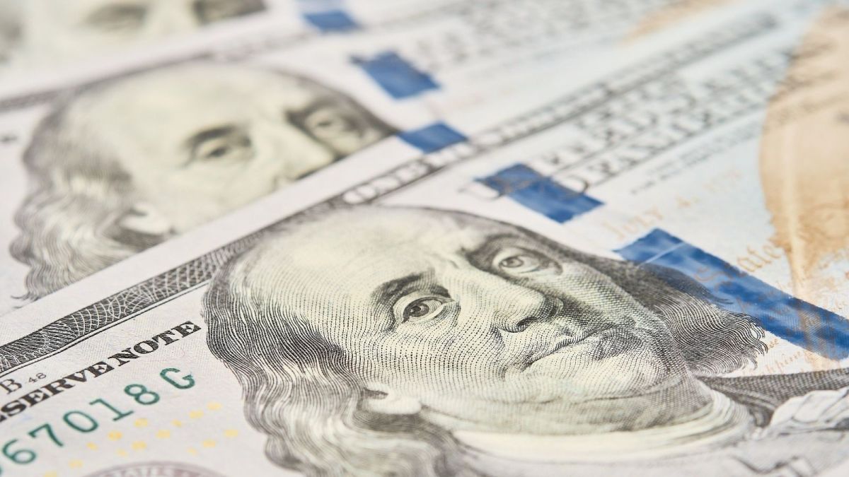 Com queda do dólar, gastos dos brasileiros no exterior crescem 34%