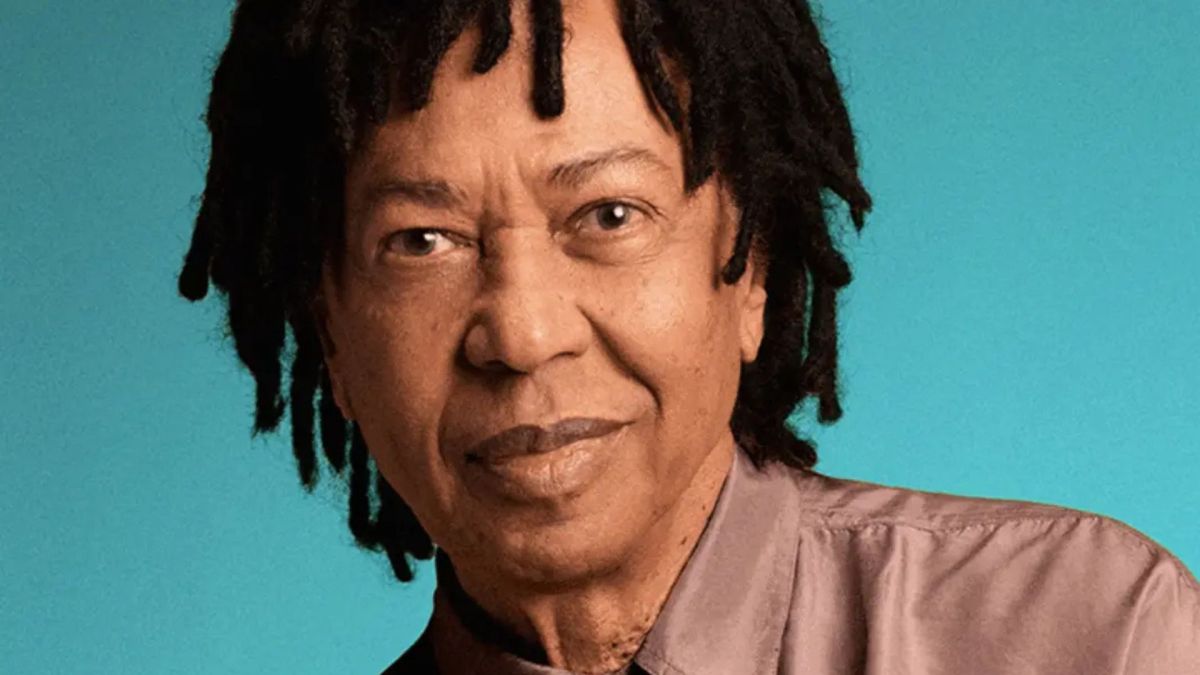 Djavan anuncia data extra de show em São Paulo; confira detalhes