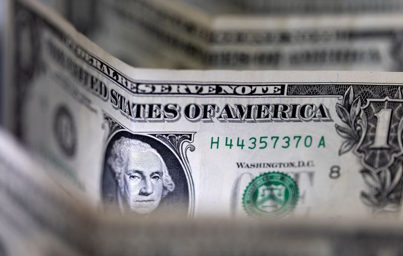 Dólar abre em alta com cenário político brasileiro e guerra em destaque