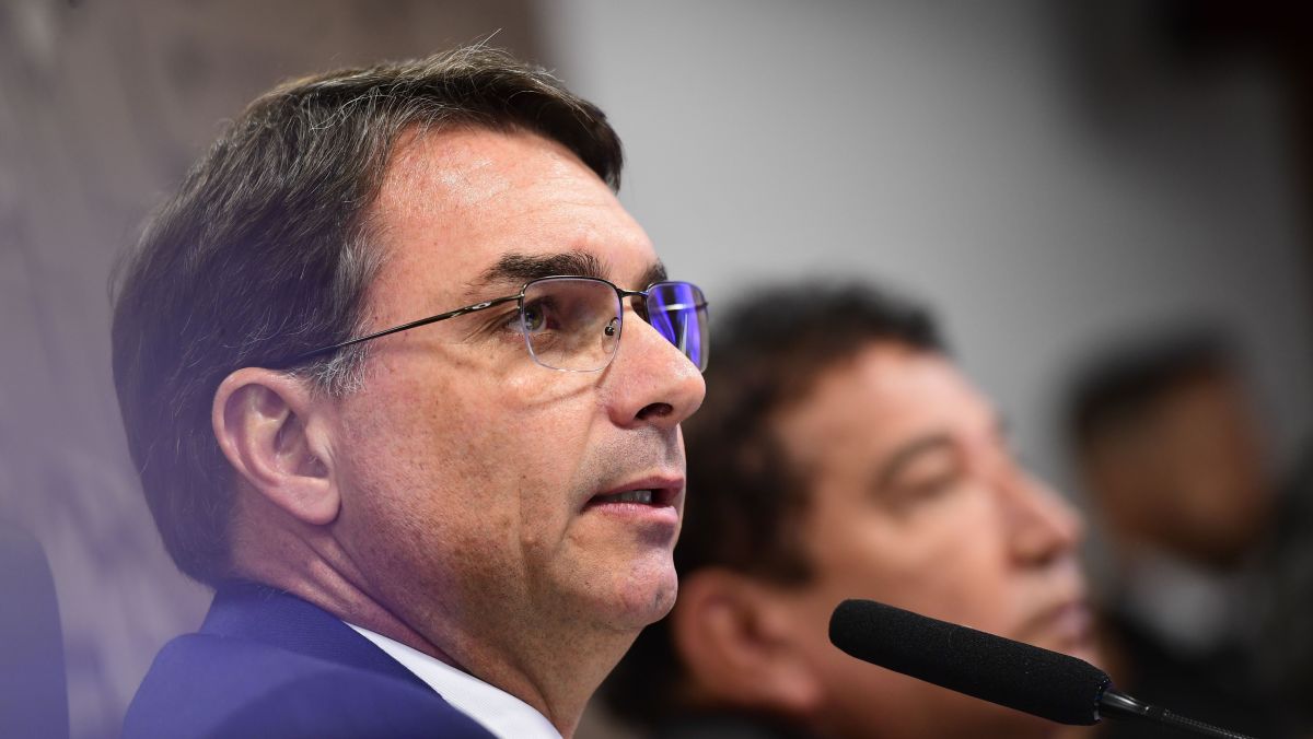 Equipe de Flávio quer imprimir tom de normalidade à pré-campanha