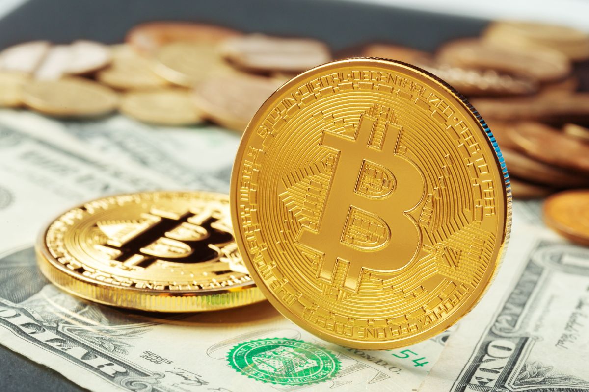 ETFs de bitcoin ganham força com retorno de investidores