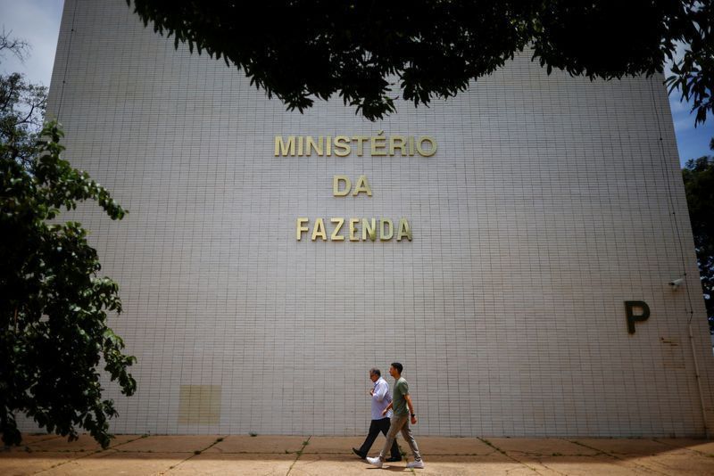 Fazenda revisa projeção da inflação de 2026 para 4,5%, teto da meta