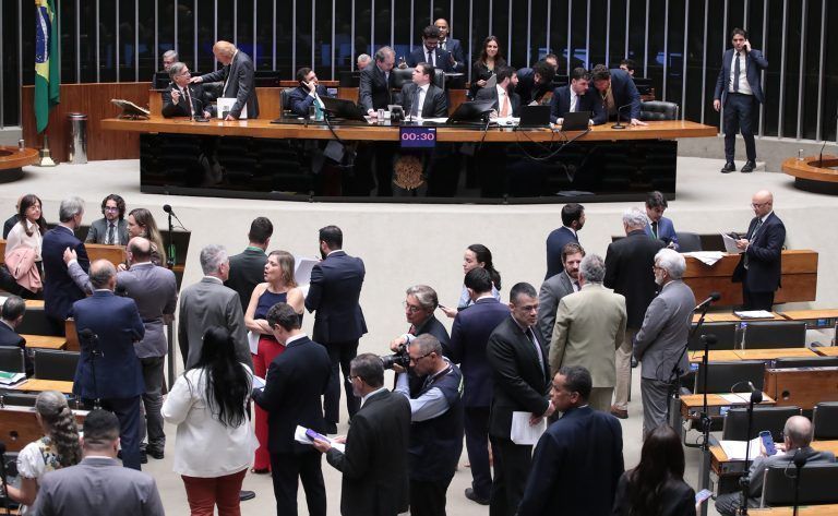 Fim da 6×1: Veja como votou cada deputado na Câmara