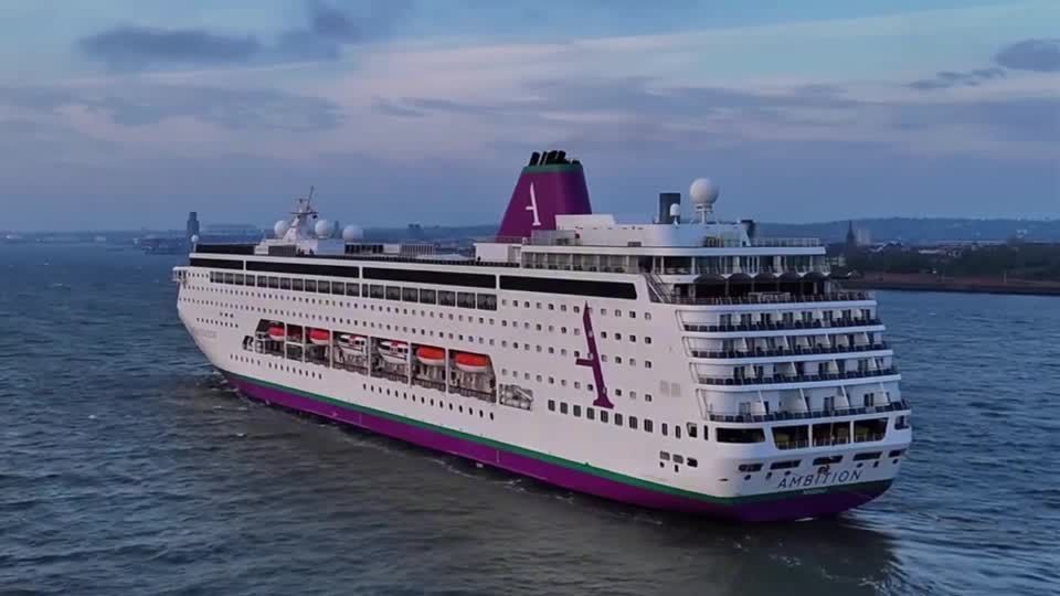 França barra desembarque de cruzeiro e investiga sintomas de passageiros