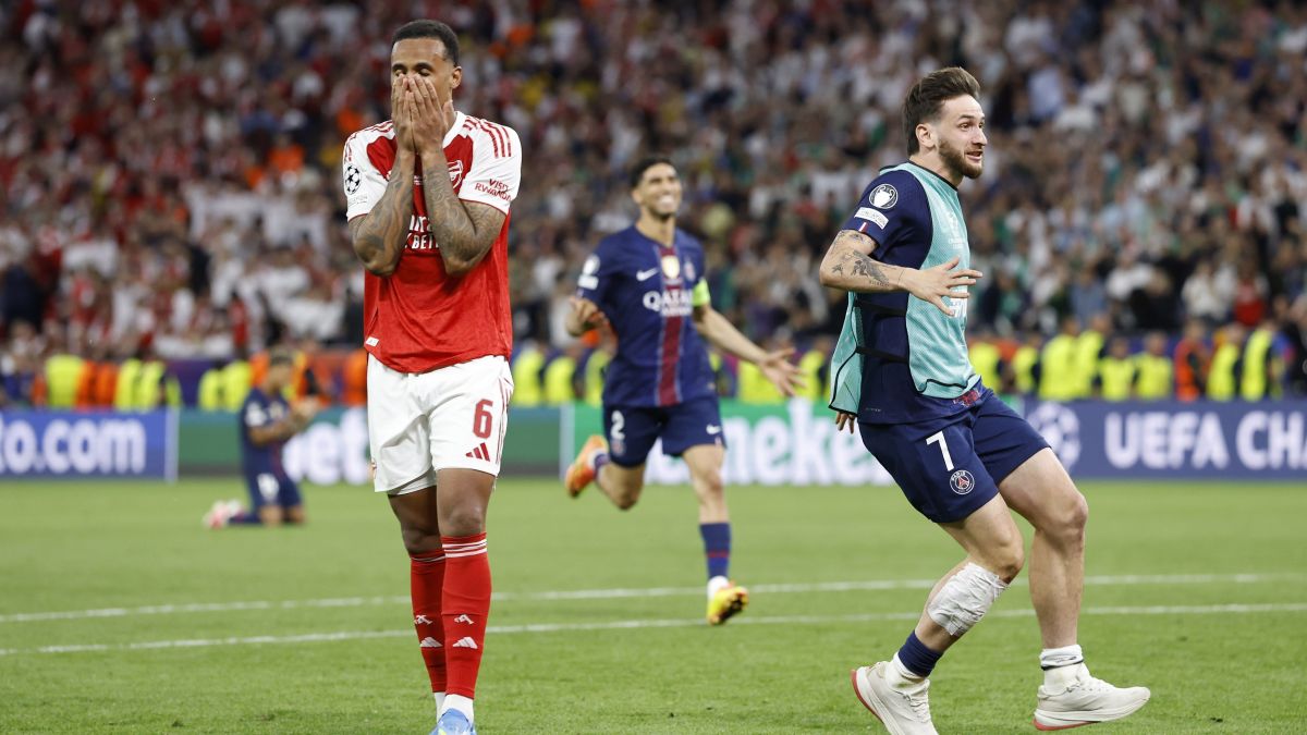 Gabriel Magalhães isola pênalti e PSG é campeão da Champions; veja lance
